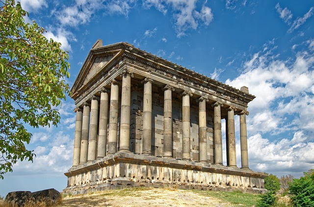chrám garni