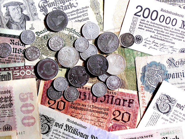 staré mince a bankovky